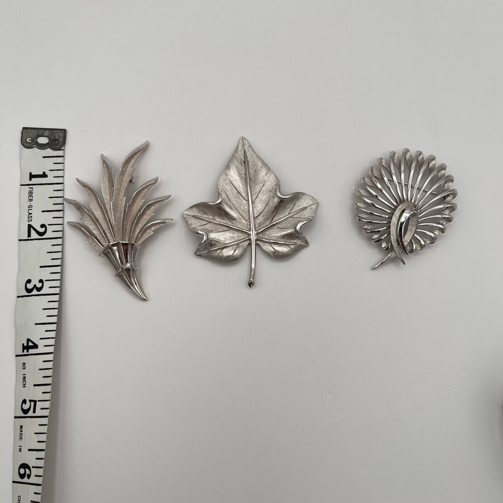 Crown Trifari Vintage Signed Brushed Accent Silvertone Brooch 3 Brooch Set - Picture 7 of 8